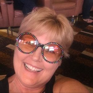 Meet your Posher, Lauri